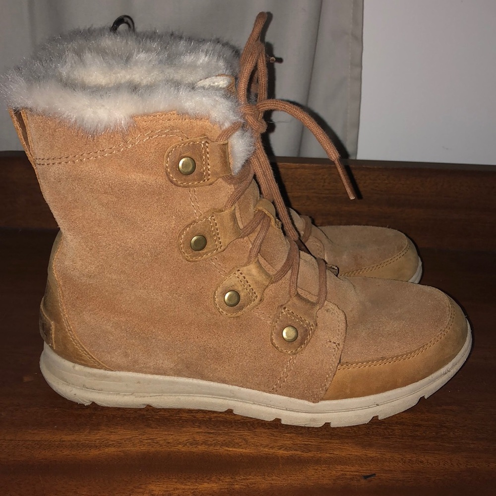 Sorel women Joan Explorer suede boots Size 10.5 Tan